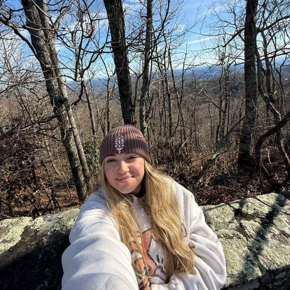 Meet your Posher, Gayle - Picture 1 of 1